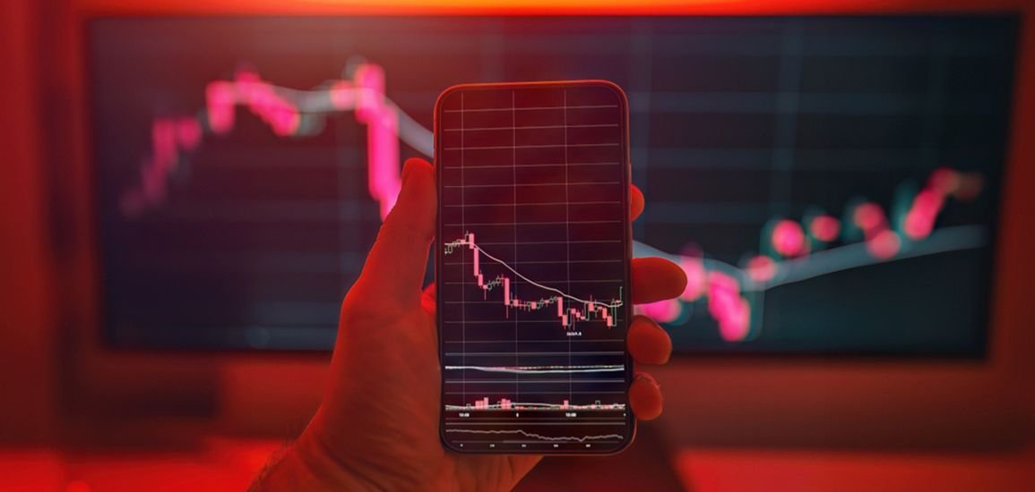 Sensex Slips Over 300 Points as Global Trade Worries Weigh on Markets