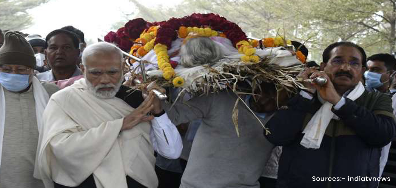 PM Modi?s Mother Heeraben Passes Away at the Age of 100, Cremated in Gandhinagar